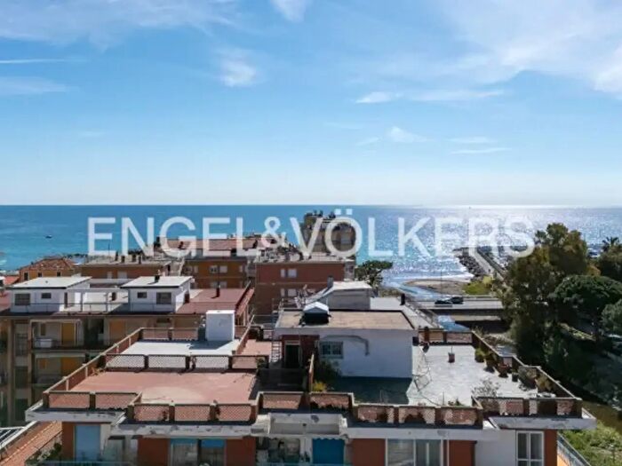 Appartamento con 6 locali in vendita in Viale John Fitzgerald Kennedy, Diano Marina