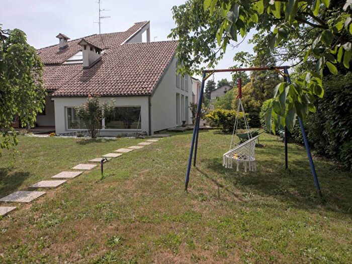 Casa con 6 locali in affitto in Via Provinciale, Centro, Mornago