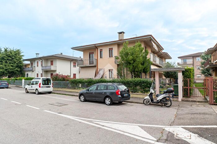 Appartamento quadrilocale in vendita in Via Antonio Labriola, Villafranca Di Verona