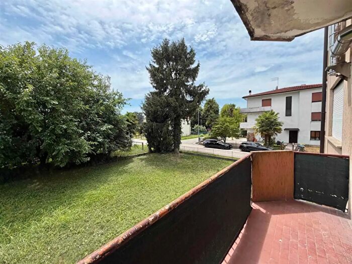 Appartamento con 6 locali in vendita in Carmignano Di Brenta