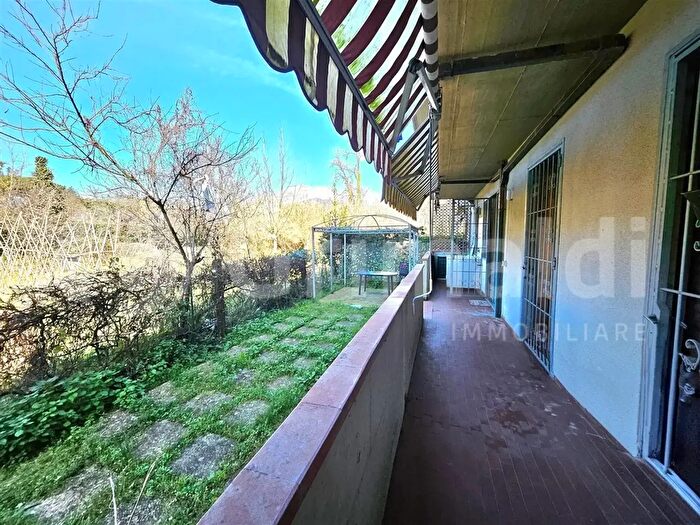 Appartamento quadrilocale in vendita in Via Arezzo, Massa