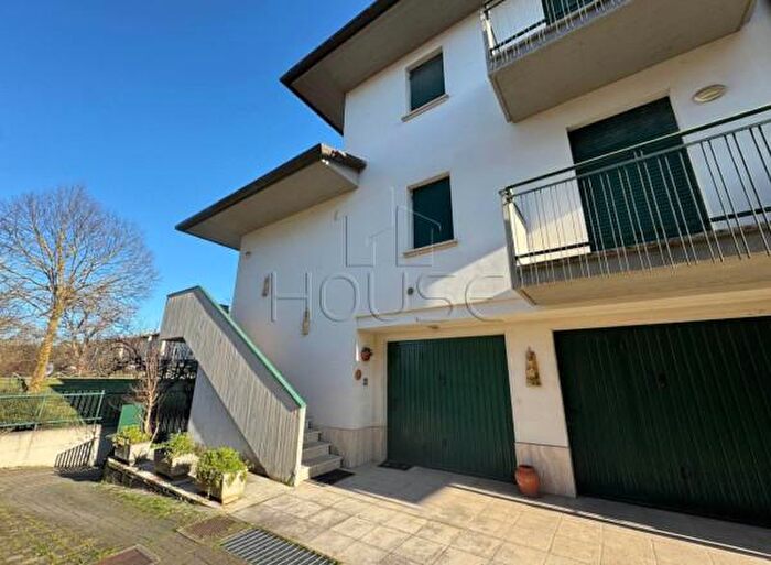 Appartamento con 5 locali in vendita in Via Sante Santinelli, Citta Di Castello