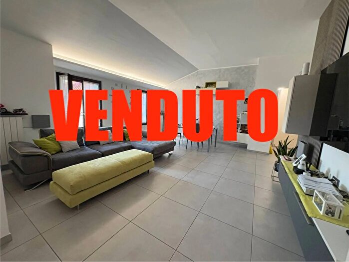 Appartamento bilocale in vendita in Via Ugo Foscolo Corsico, Corsico