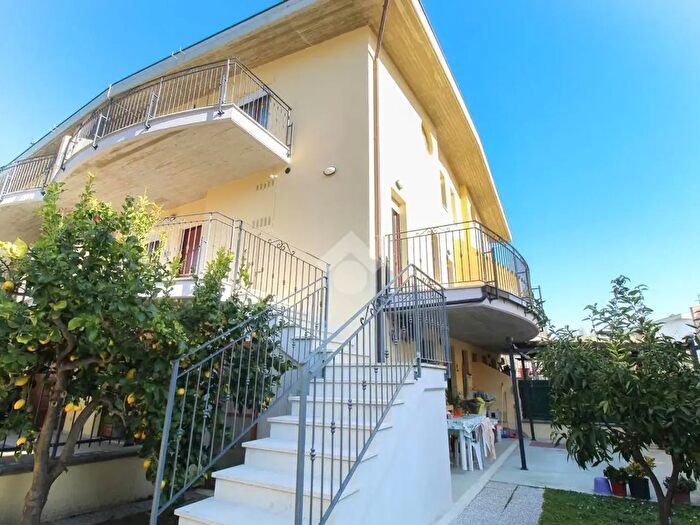 Appartamento quadrilocale in vendita in Via della Sorgente, Citta SantAngelo