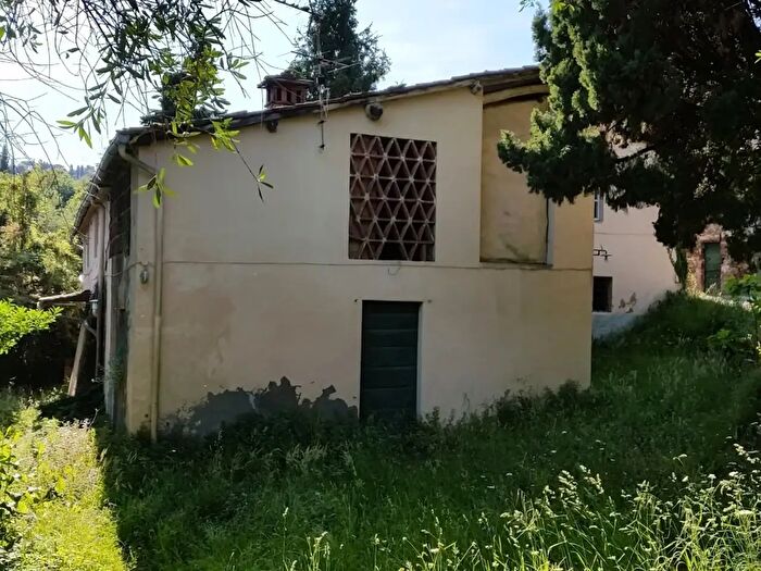 Casa con 12 locali in vendita in Bocconi, Lucca