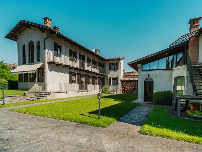 Casa con 10 locali in vendita in Via Roma, Bibiana