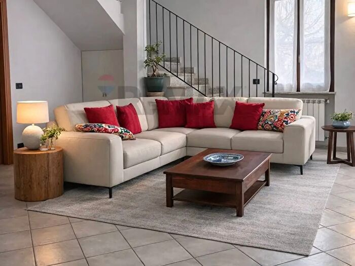 Casa con 6 locali in vendita in Via Verdi d, Garbagna Novarese