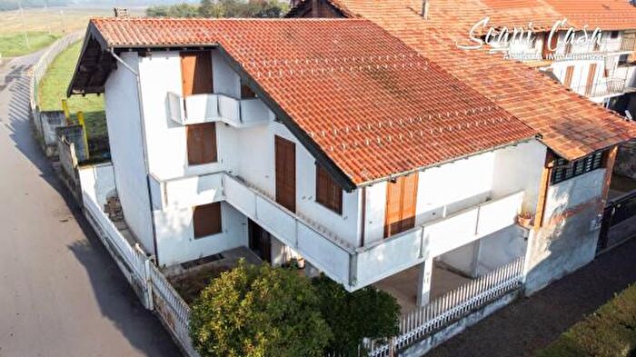 Casa quadrilocale in vendita in Via Motto Penne, Vaprio DAgogna