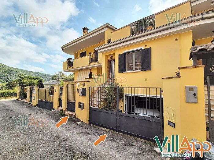 Casa trilocale in vendita in Via del Mirto, Fondi