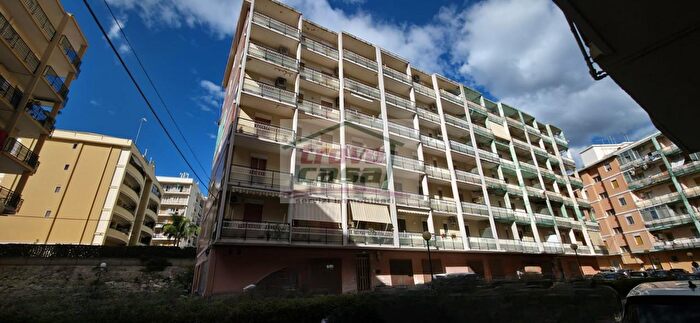 Appartamento quadrilocale in vendita in Via Avola, Siracusa