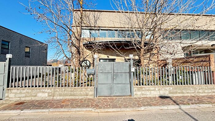 Appartamento con 5 locali in vendita in Cascina