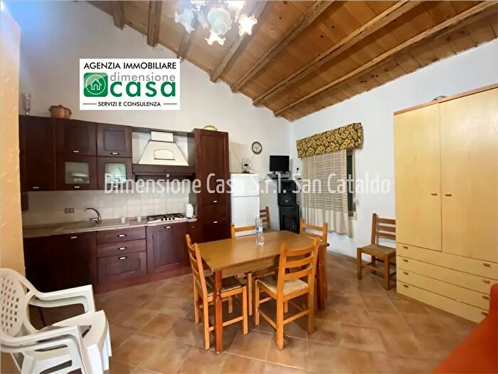 Casa bilocale in vendita in Contrada Pescazzo Snc, Caltanissetta