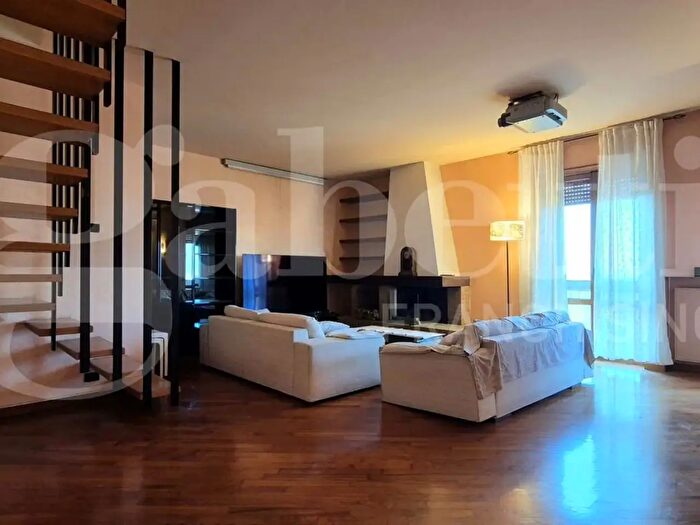 Appartamento quadrilocale in vendita in Via Manfredi, Piacenza