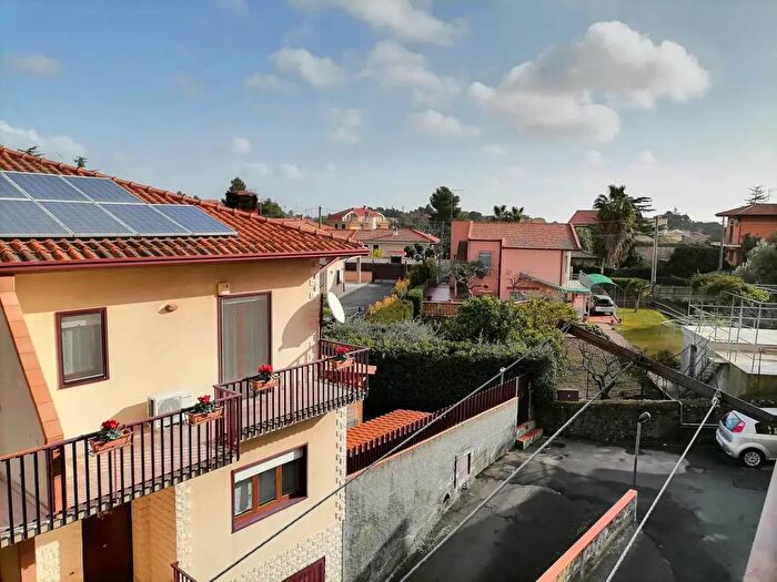 Appartamento trilocale in vendita in Via Umberto, San Pietro Clarenza