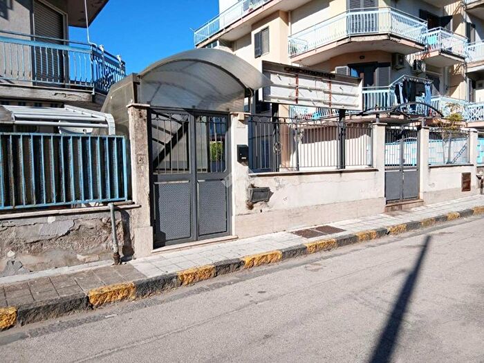 Appartamento con 5 locali in affitto in Via Luigi Einaudi, Centro, Pomigliano dArco