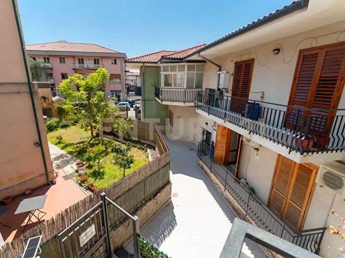 Appartamento trilocale in vendita in Via Guglielmo Marconi, Pedara