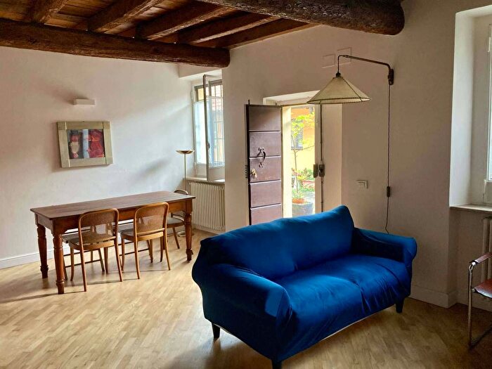 Appartamento trilocale in affitto in Via Filippo Argelati, Navigli Darsena, Milano