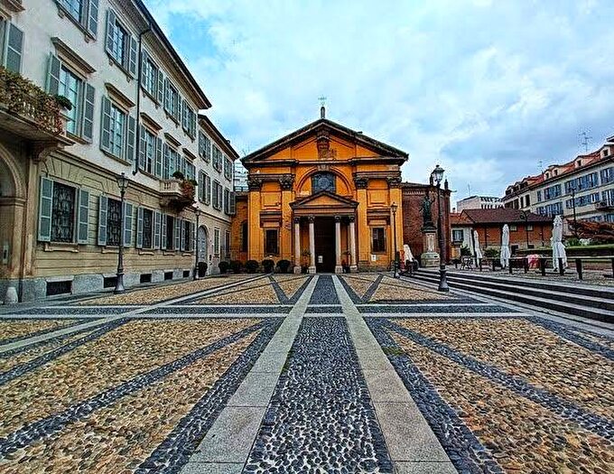 Appartamento trilocale in affitto in Via dellAmbrosiana, Duomo, Milano
