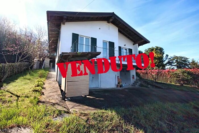 Casa quadrilocale in vendita in Rodello, Rodello