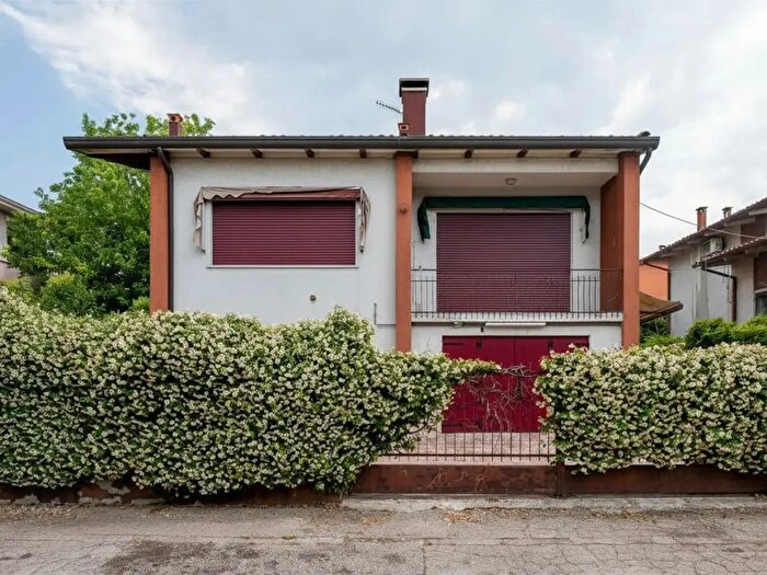 Casa con 6 locali in vendita in Via San Giovanni Bosco, Monselice