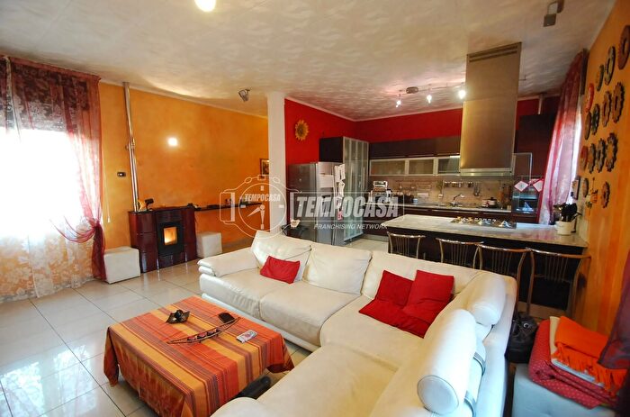 Appartamento quadrilocale in vendita in Via Zara, Limbiate