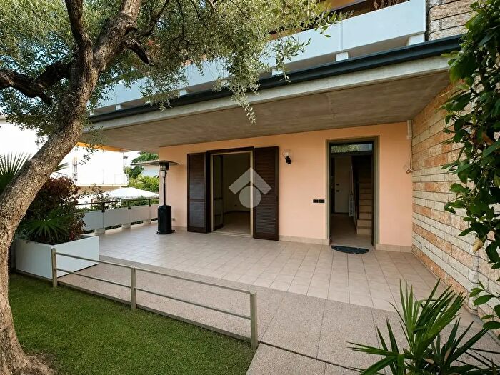 Casa trilocale in vendita in Viale Michelangelo, Desenzano Del Garda