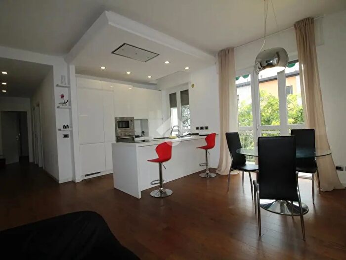 Appartamento trilocale in affitto in Via Legionari in Pol, Bergamo