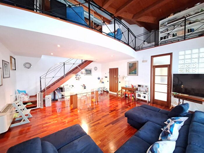 Appartamento quadrilocale in vendita in Via Nazario Sauro, Rovigo