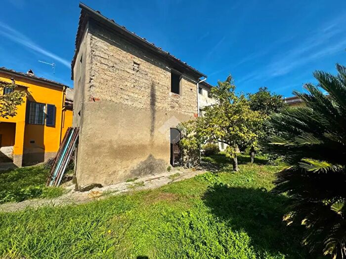 Casa quadrilocale in vendita in Via Fosso Nuovo, Agliana