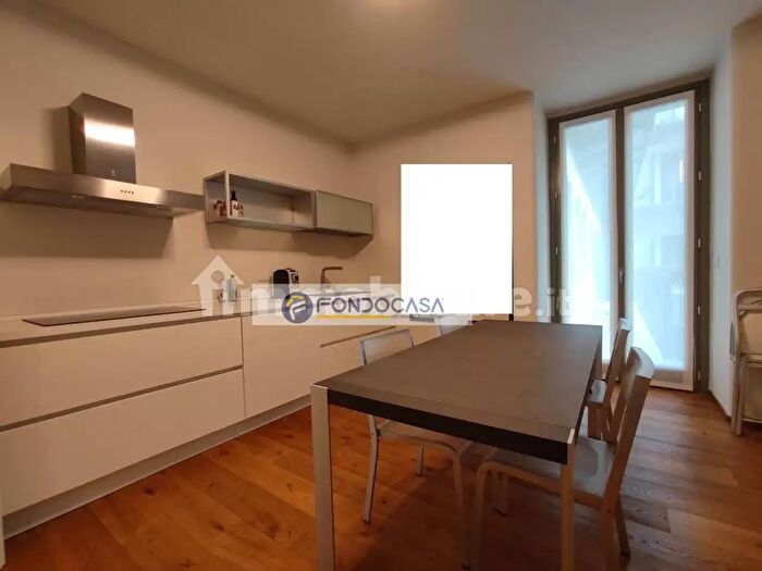 Appartamento quadrilocale in vendita in Viale Ortles, Milano