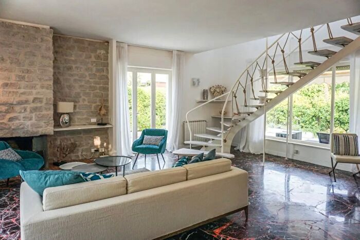 Casa con 7 locali in affitto in Via Ammiraglio Morin a, Forte Dei Marmi