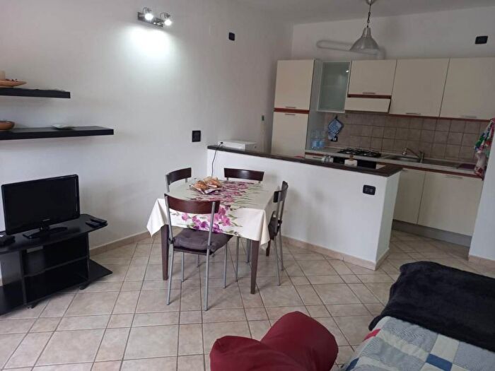 Appartamento quadrilocale in affitto in Luni Mare, Luni