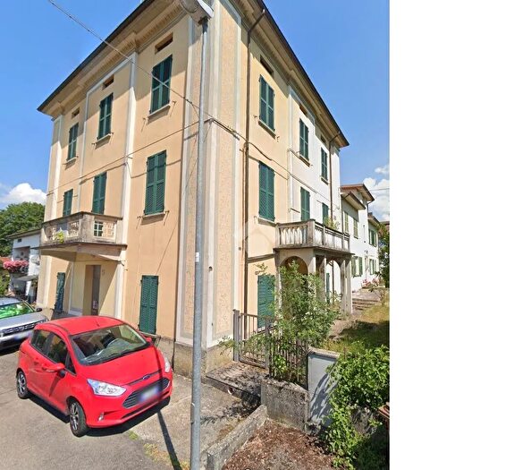 Appartamento trilocale in vendita in Via Gruppo Val Taro, Borgo Val Di Taro
