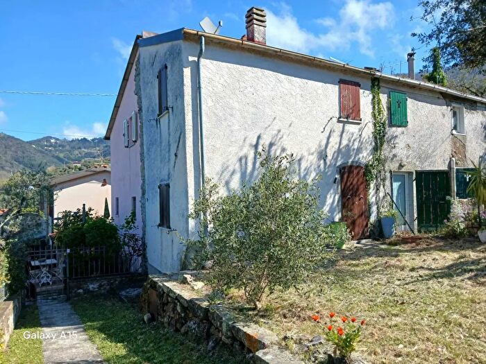 Casa bilocale in vendita in Fosdinovo