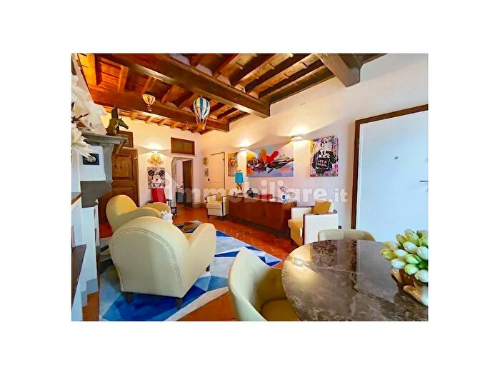 Appartamento quadrilocale in vendita in Piazza Santa Felicita, Firenze