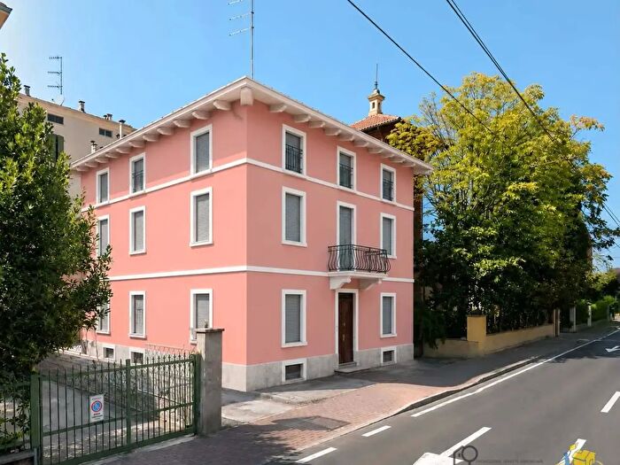 Appartamento bilocale in vendita in Viale della Villetta, Parma