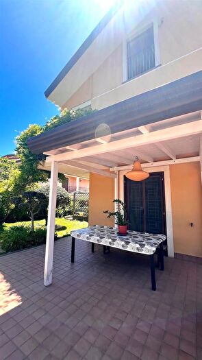 Casa con 15 locali in vendita in Via Carmelo Sciuto Patti Acireale, Acireale