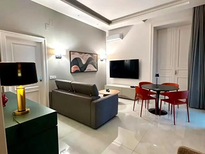 Appartamento trilocale in affitto in Via San Pasquale, Napoli