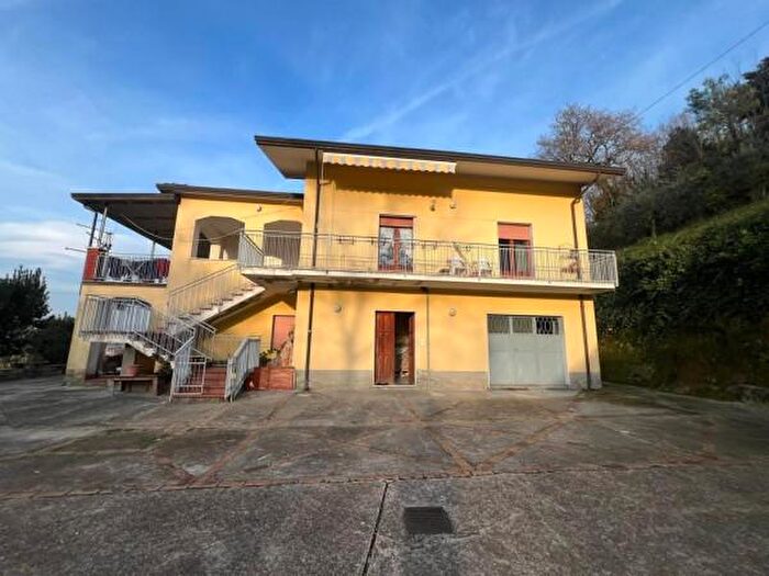 Casa quadrilocale in vendita in Contrada Ripazzecca, Benevento