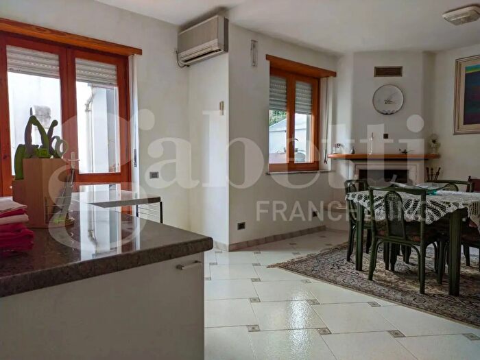 Casa con 5 locali in vendita in Oristano