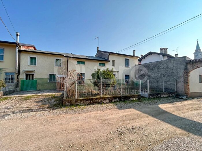 Casa con 6 locali in vendita in Piazza San Biagio, Lestizza