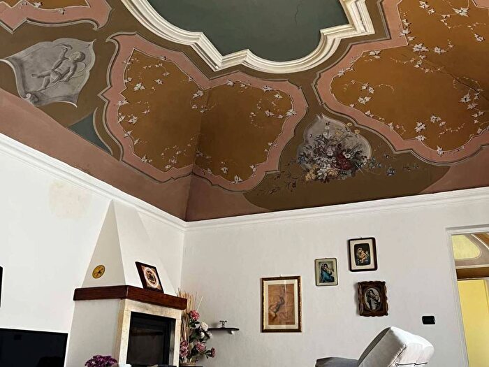 Appartamento bilocale in affitto in Via Libertà, Centro, Casalzuigno