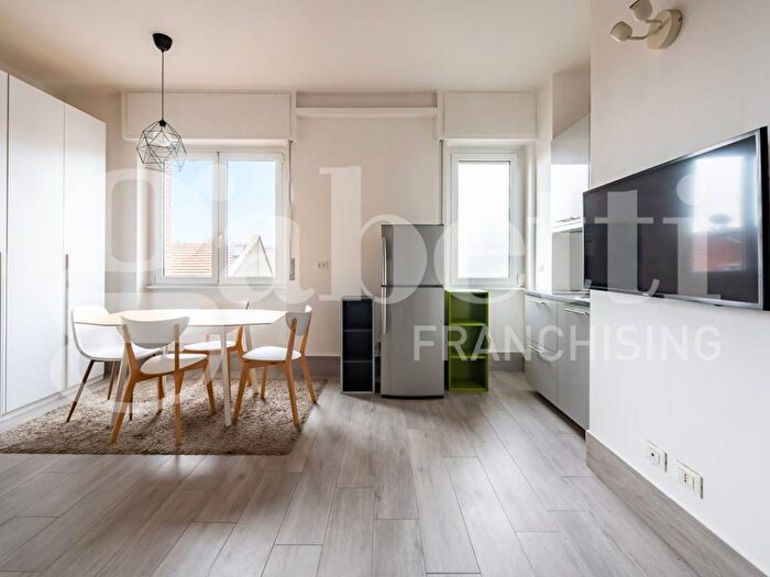 Appartamento monolocale in affitto in Via Melzo, Porta Venezia, Milano