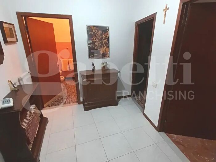 Appartamento con 6 locali in vendita in Poggibonsi