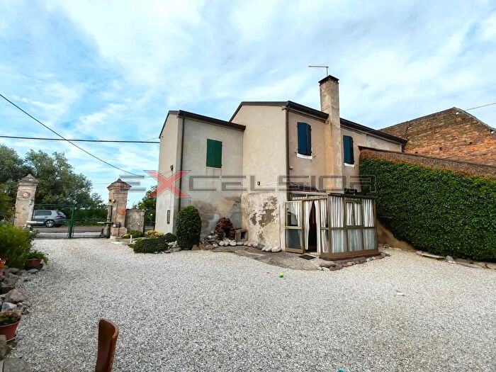 Casa quadrilocale in vendita in Via G Matteotti N Bis Cavarzere Ve, Cavarzere