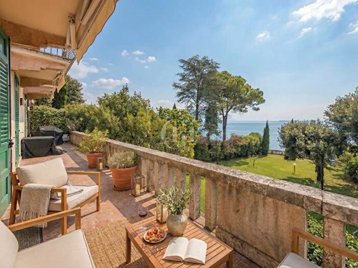 Appartamento trilocale in vendita in Guglielmo Marconi, Padenghe Sul Garda