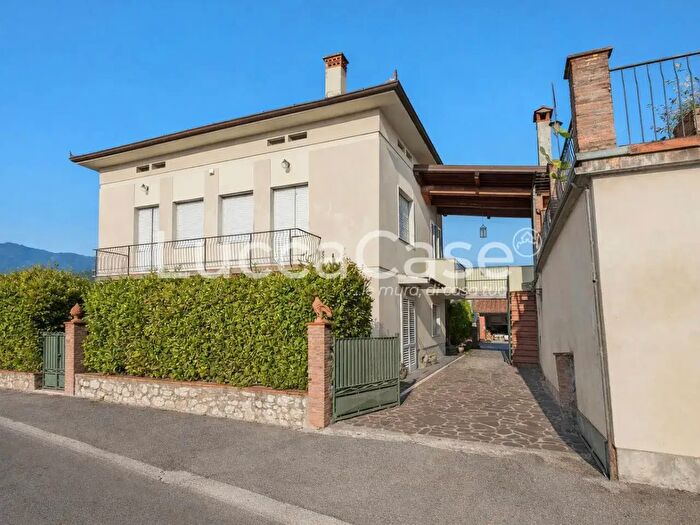 Casa con 6 locali in vendita in Capannori