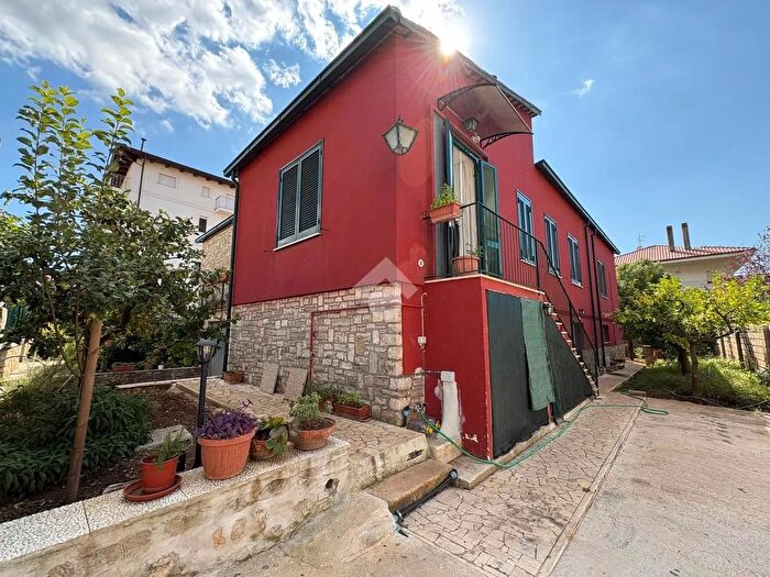 Appartamento quadrilocale in vendita in Villa Bifamiliare Via Antonio Gramsci, Fondi