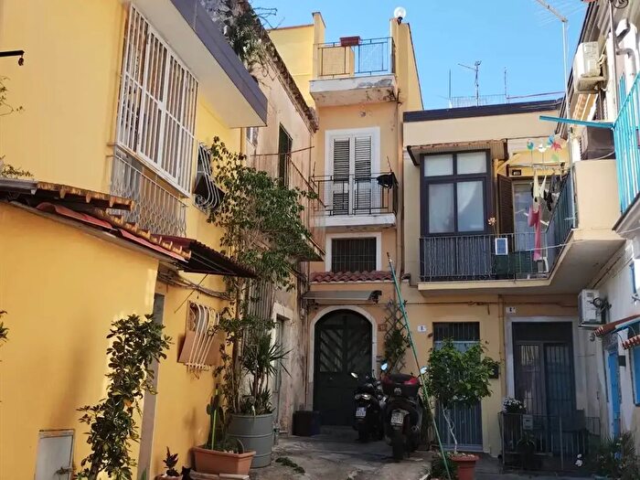 Appartamento quadrilocale in vendita in Via Lumacari, Catania