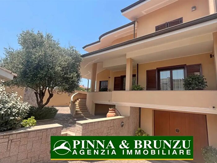 Casa con 6 locali in vendita in Oristano